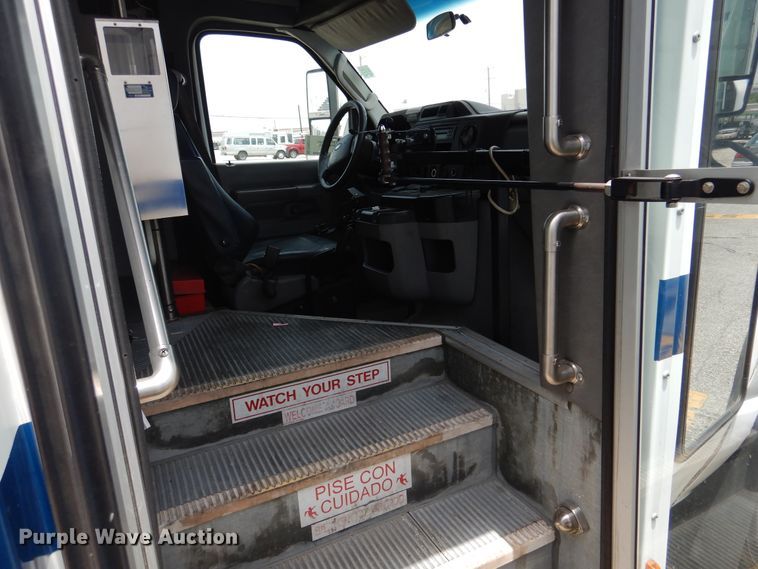 image for item DM6312 2010 Ford Econoline E450  shuttle bus