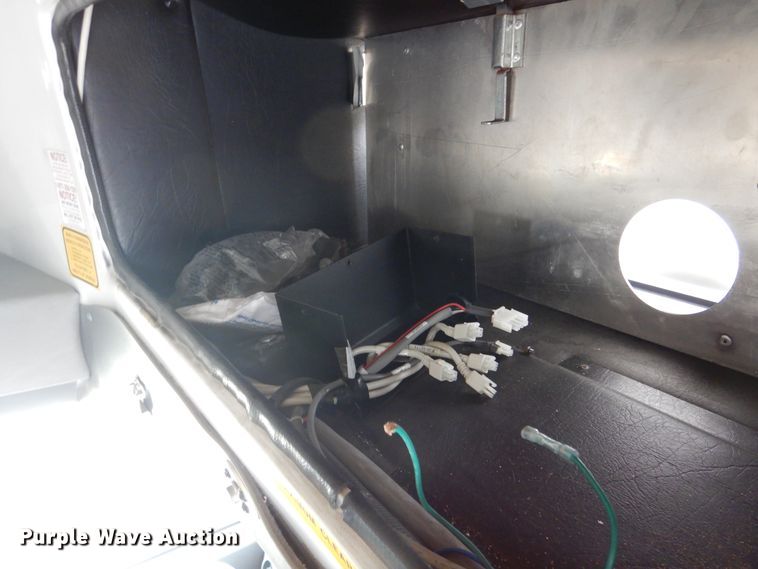 image for item DM6312 2010 Ford Econoline E450  shuttle bus