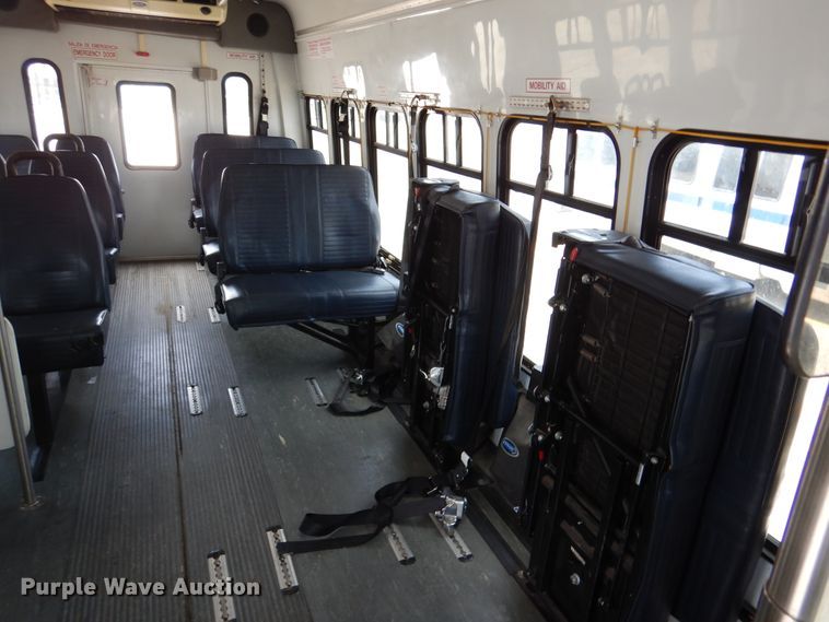 image for item DM6312 2010 Ford Econoline E450  shuttle bus