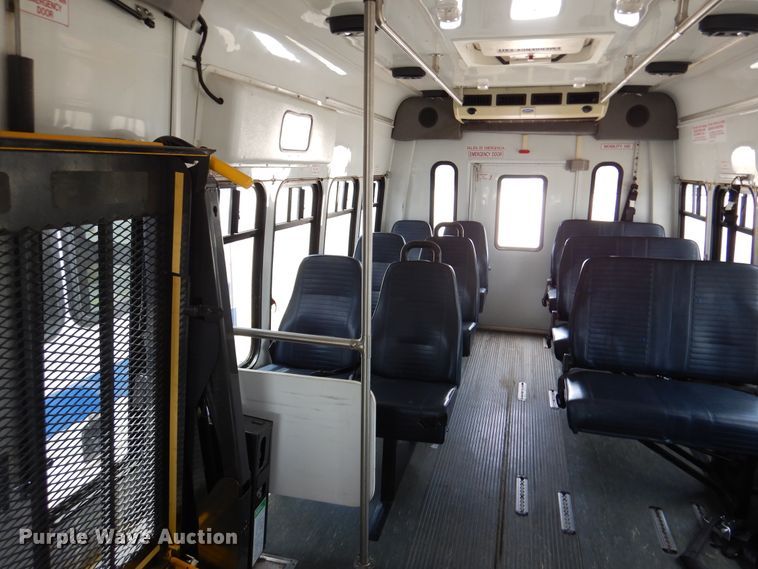 image for item DM6312 2010 Ford Econoline E450  shuttle bus