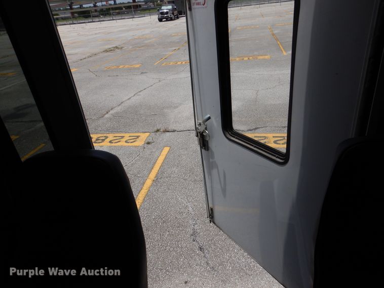 image for item DM6312 2010 Ford Econoline E450  shuttle bus