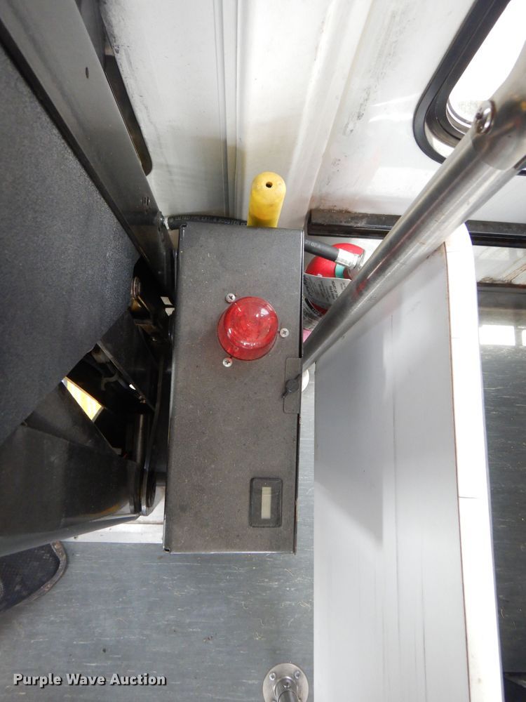 image for item DM6312 2010 Ford Econoline E450  shuttle bus