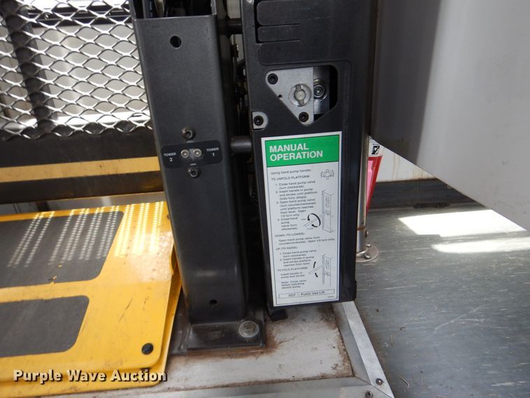 image for item DM6312 2010 Ford Econoline E450  shuttle bus