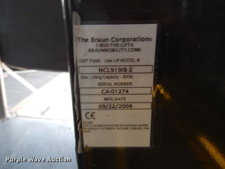 image for item DM6312 2010 Ford Econoline E450  shuttle bus