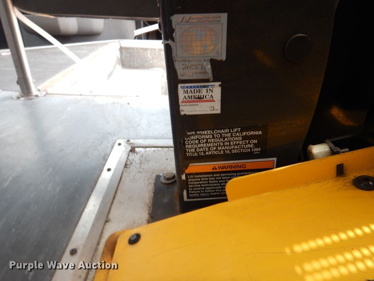 image for item DM6312 2010 Ford Econoline E450  shuttle bus