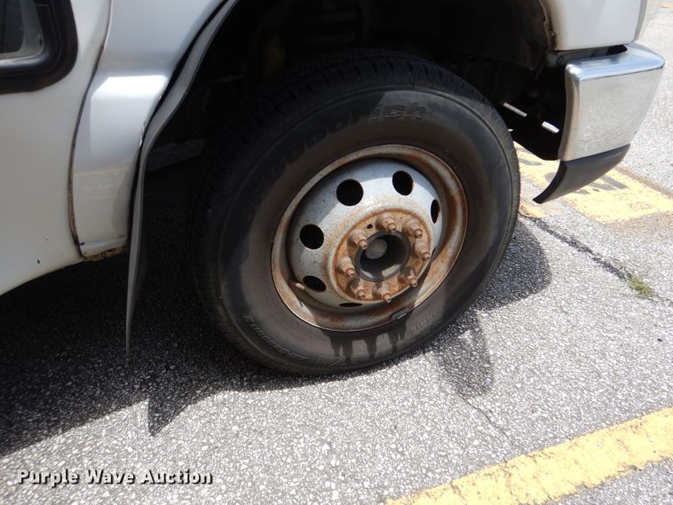 image for item DM6312 2010 Ford Econoline E450  shuttle bus