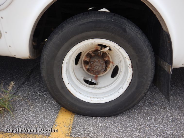 image for item DM6312 2010 Ford Econoline E450  shuttle bus