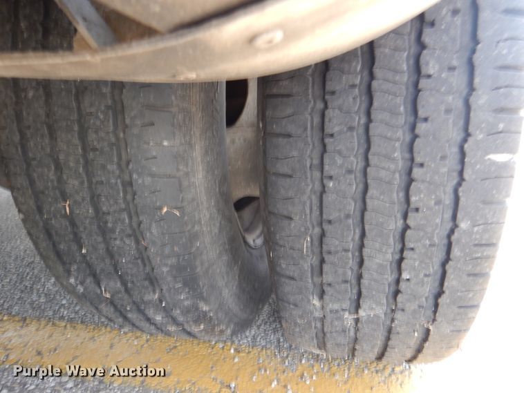 image for item DM6312 2010 Ford Econoline E450  shuttle bus