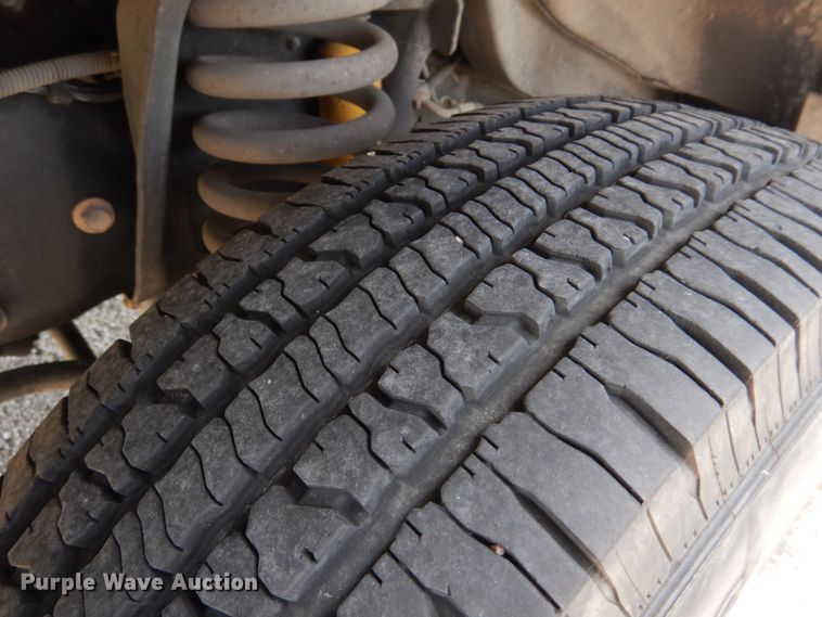 image for item DM6312 2010 Ford Econoline E450  shuttle bus