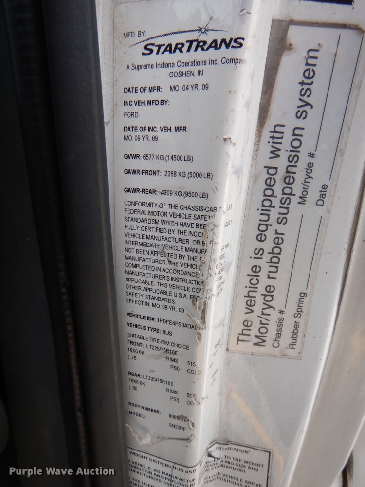 image for item DM6312 2010 Ford Econoline E450  shuttle bus