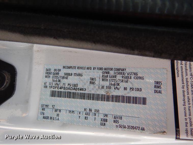 image for item DM6312 2010 Ford Econoline E450  shuttle bus