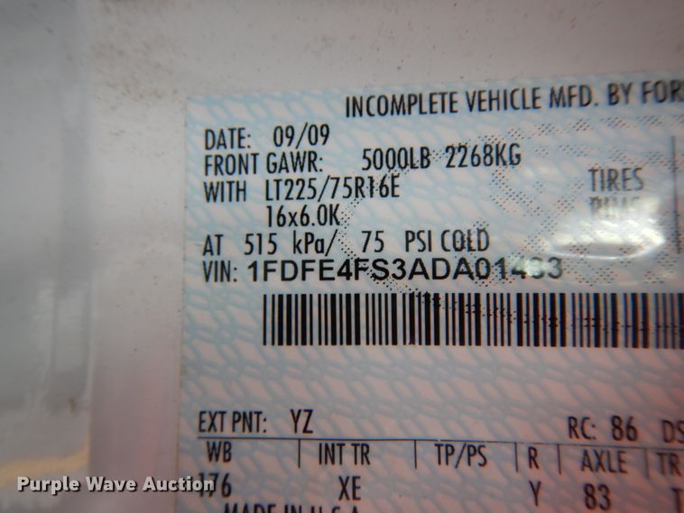 image for item DM6312 2010 Ford Econoline E450  shuttle bus