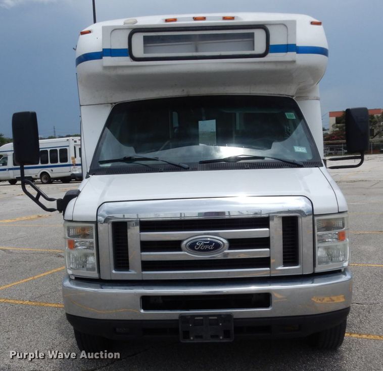 image for item DM6313 2009 Ford E450  shuttle bus