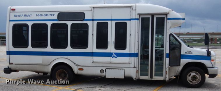 image for item DM6313 2009 Ford E450  shuttle bus