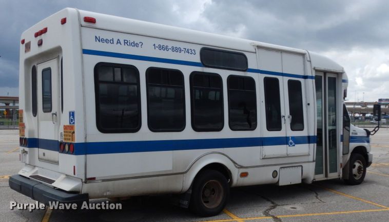 image for item DM6313 2009 Ford E450  shuttle bus