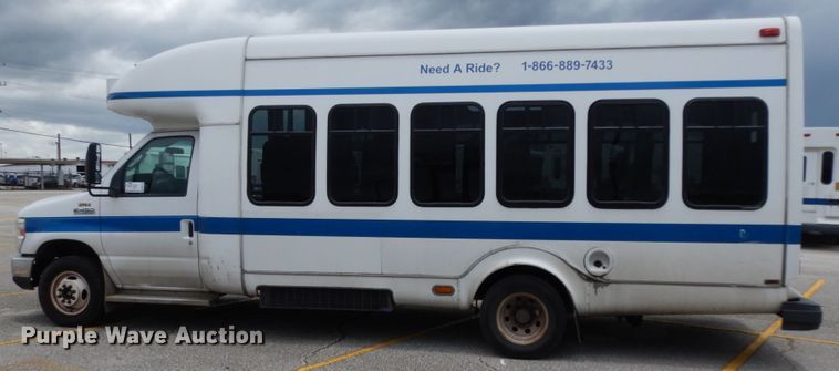 image for item DM6313 2009 Ford E450  shuttle bus