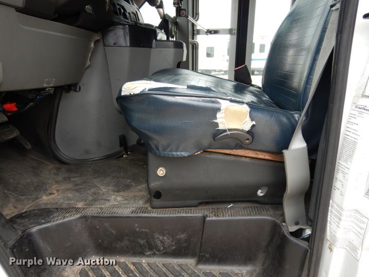 image for item DM6313 2009 Ford E450  shuttle bus