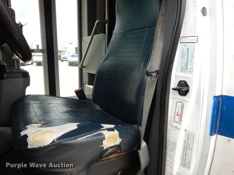 image for item DM6313 2009 Ford E450  shuttle bus