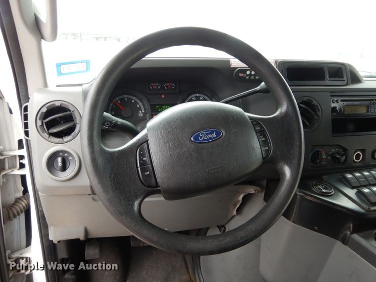 image for item DM6313 2009 Ford E450  shuttle bus