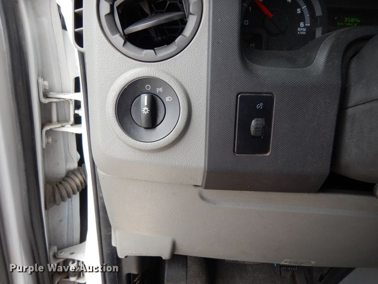 image for item DM6313 2009 Ford E450  shuttle bus