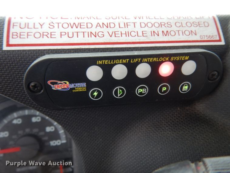 image for item DM6313 2009 Ford E450  shuttle bus