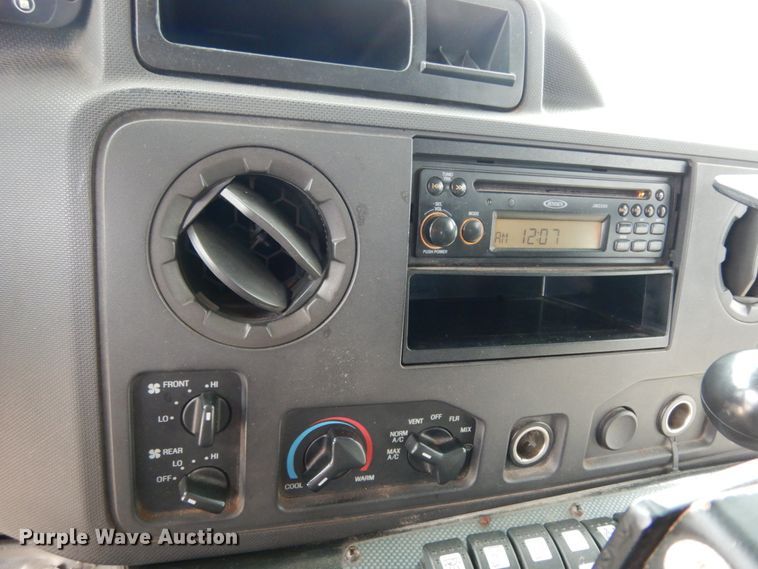 image for item DM6313 2009 Ford E450  shuttle bus