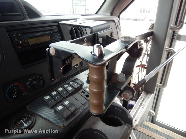 image for item DM6313 2009 Ford E450  shuttle bus