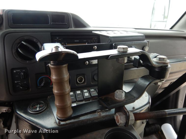 image for item DM6313 2009 Ford E450  shuttle bus