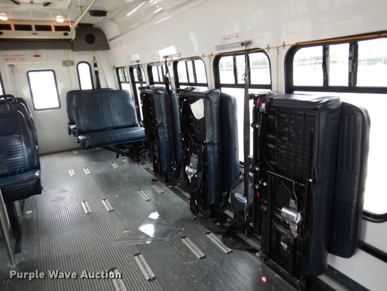 image for item DM6313 2009 Ford E450  shuttle bus