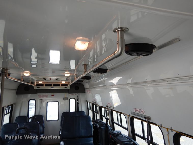image for item DM6313 2009 Ford E450  shuttle bus