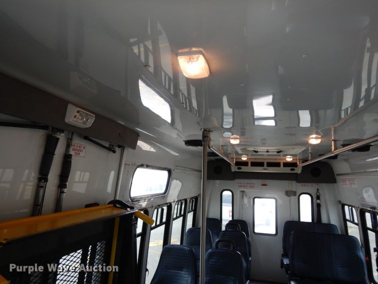 image for item DM6313 2009 Ford E450  shuttle bus