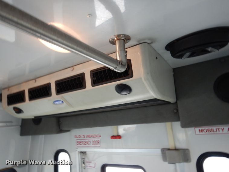 image for item DM6313 2009 Ford E450  shuttle bus