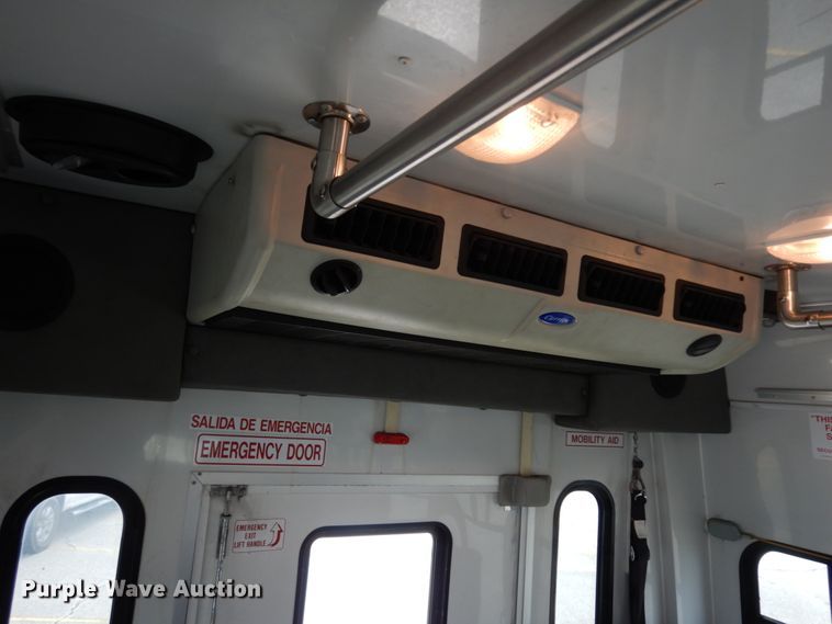 image for item DM6313 2009 Ford E450  shuttle bus