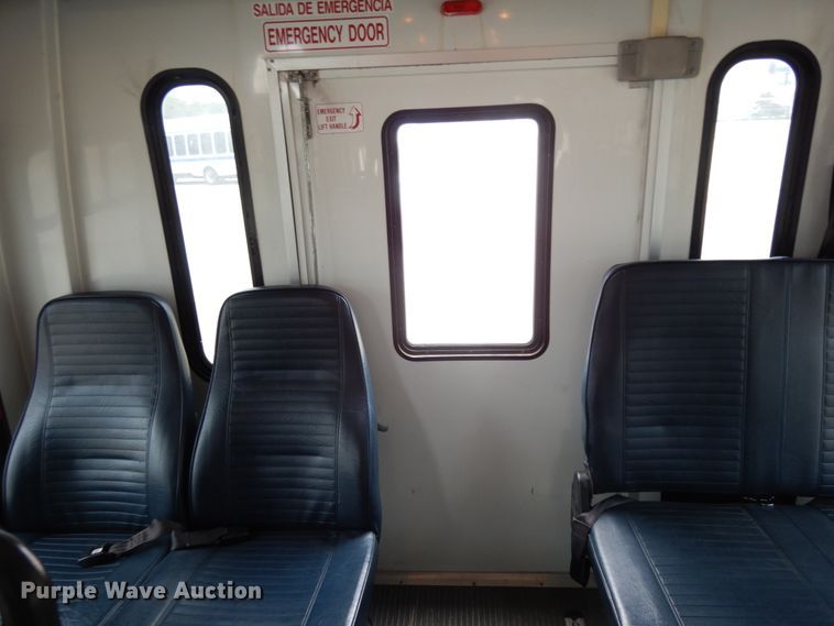 image for item DM6313 2009 Ford E450  shuttle bus