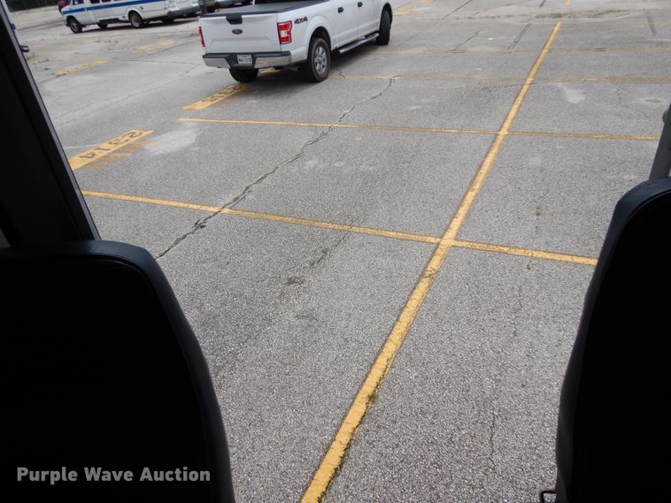 image for item DM6313 2009 Ford E450  shuttle bus