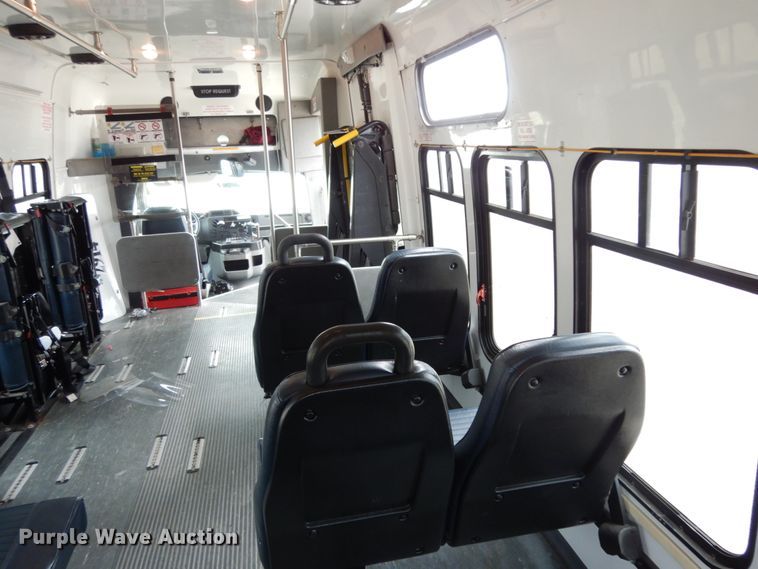 image for item DM6313 2009 Ford E450  shuttle bus