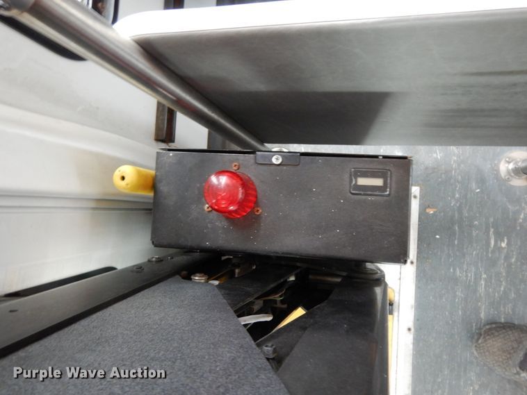 image for item DM6313 2009 Ford E450  shuttle bus