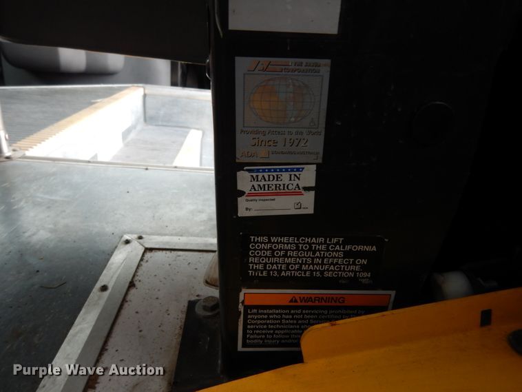 image for item DM6313 2009 Ford E450  shuttle bus