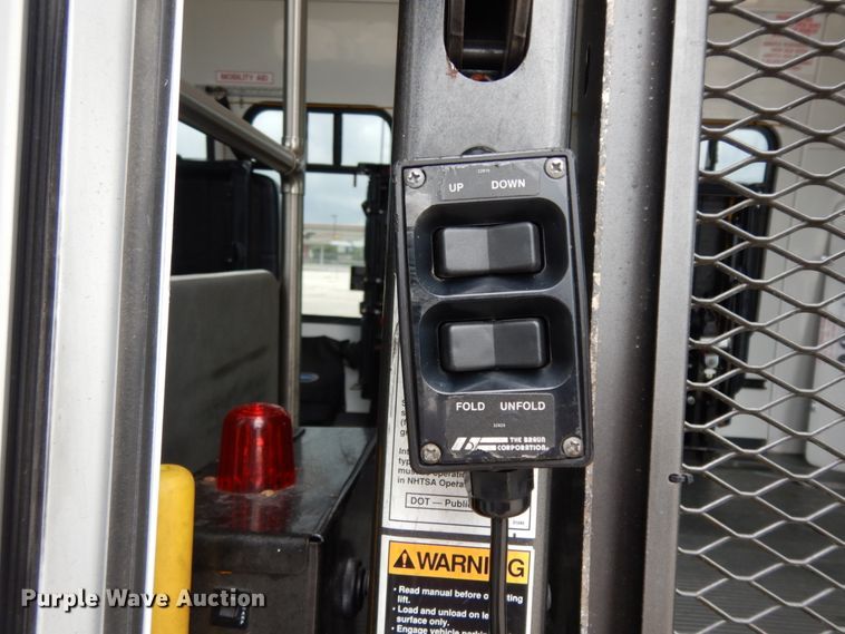 image for item DM6313 2009 Ford E450  shuttle bus