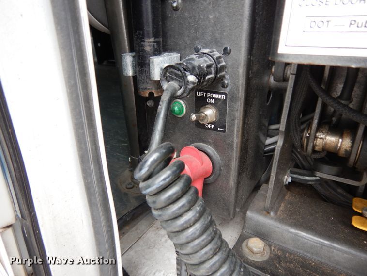 image for item DM6313 2009 Ford E450  shuttle bus