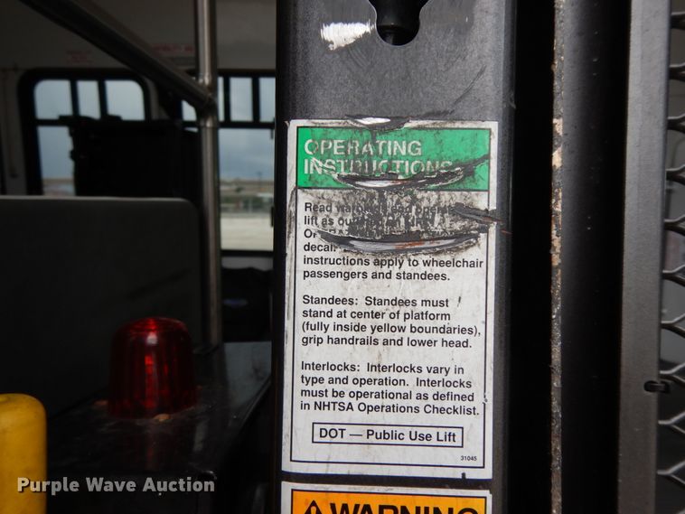 image for item DM6313 2009 Ford E450  shuttle bus