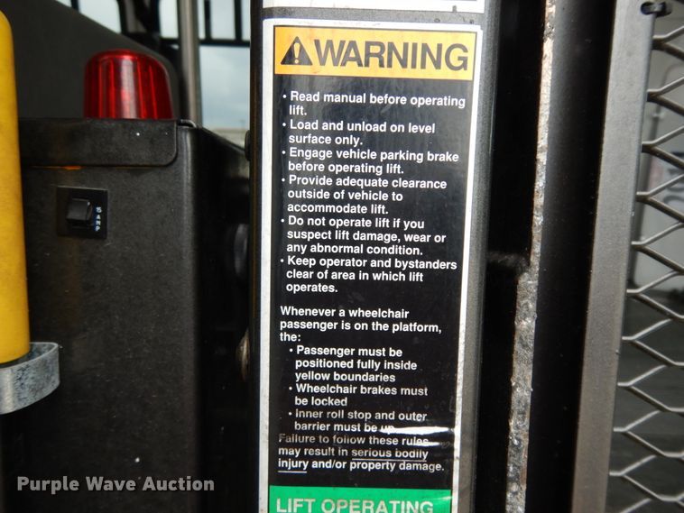 image for item DM6313 2009 Ford E450  shuttle bus