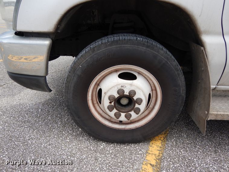 image for item DM6313 2009 Ford E450  shuttle bus