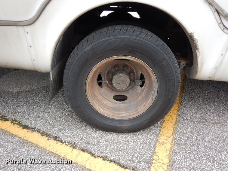 image for item DM6313 2009 Ford E450  shuttle bus