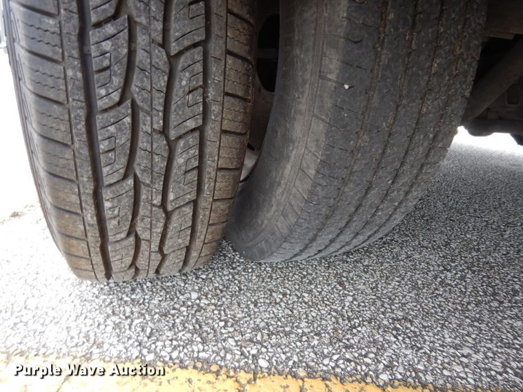 image for item DM6313 2009 Ford E450  shuttle bus