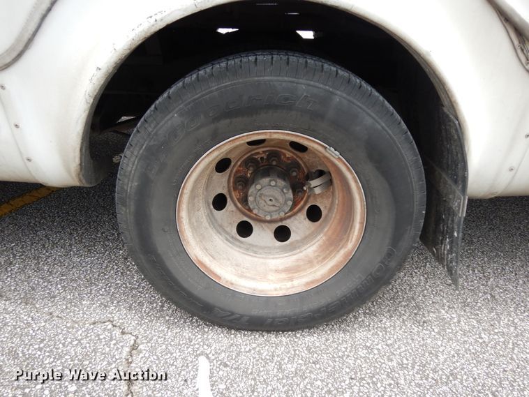 image for item DM6313 2009 Ford E450  shuttle bus