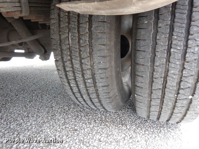 image for item DM6313 2009 Ford E450  shuttle bus