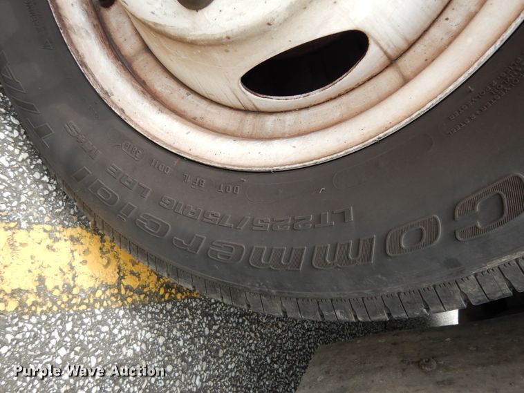 image for item DM6313 2009 Ford E450  shuttle bus