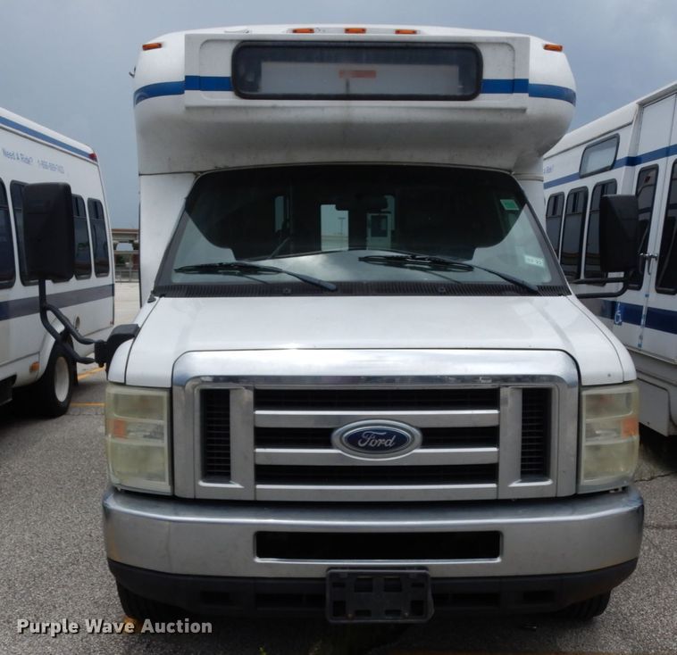 image for item DM6314 2009 Ford E450  shuttle bus