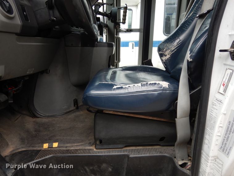 image for item DM6314 2009 Ford E450  shuttle bus